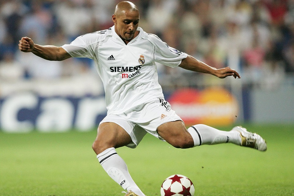 Những cầu thủ có cú sút mạnh nhất thế giới